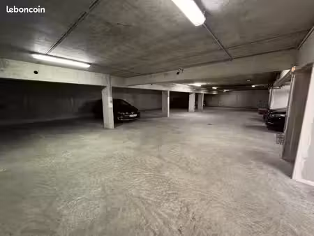 parking 12 m² orleans