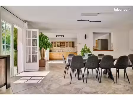 maison 7 pièces 218 m²