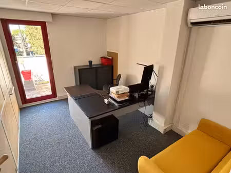 bureau privé avec balon