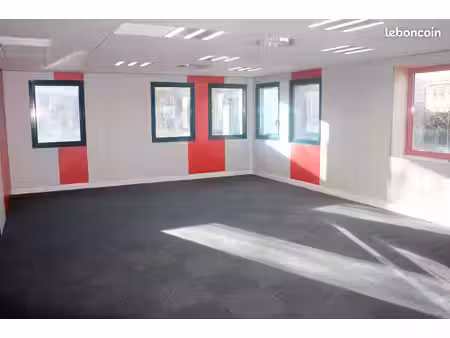 bureau 210 m² à louer au parc villa mercedes à saint-genis-laval  à proximité immédiate de