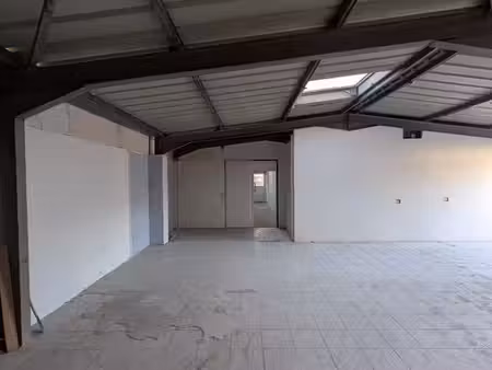 local de stockage / dépôt / entrepôt / garde-meuble 152 m2