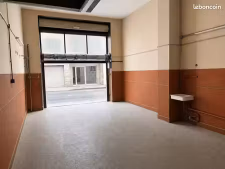 box / garage fermé / stockage 26 m² – hsp 4 m – compteur électrique indépendant – lyon bro