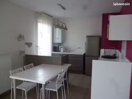 t2 meublé 50 m² – grand balcon – sans vis-à-vis –