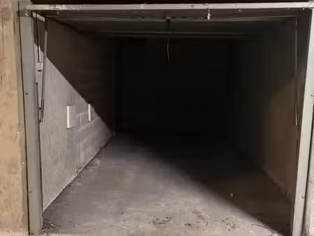 garage box fermé – centre d’écully – 29 000