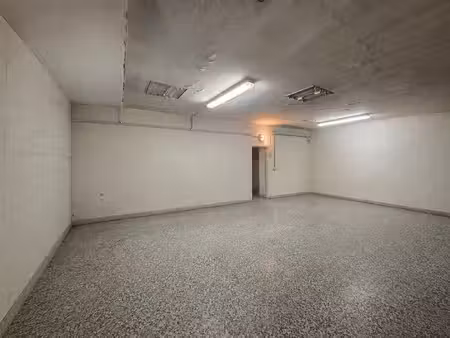 entrepôt de 53m² avec 64m² d'extérieur en monopropriété -