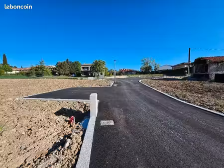 terrain 450 m² greasque
