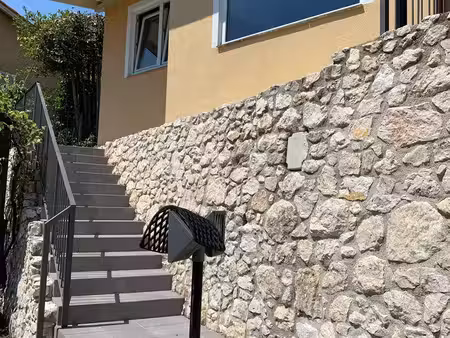 nice . [url masquée pour votre sécurité] avec jardin