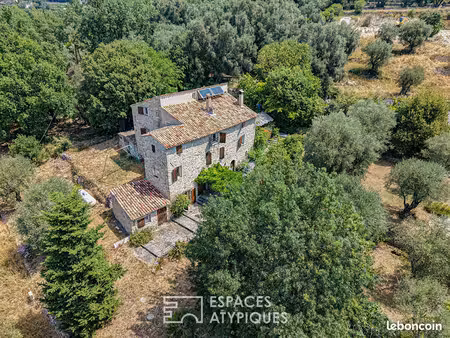 propriété 10 pièces 270 m²