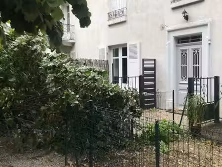 t2 37m² rénové – champagne-au-mont-d’or – parking – balcons est/ouest