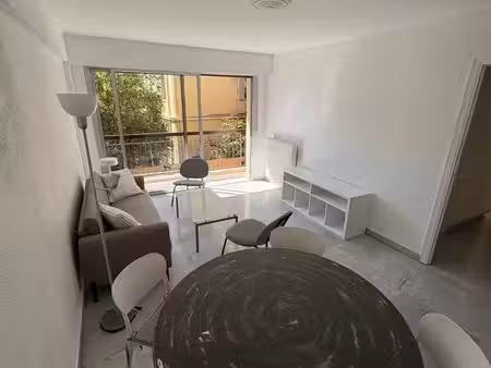 2 pièces meublé 41 m² rénové – balcon – parking + cave