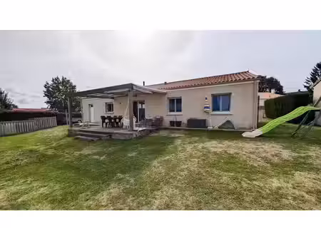 vente maison 5 pièces 104 m² à cerizay (79140)  199 500 €