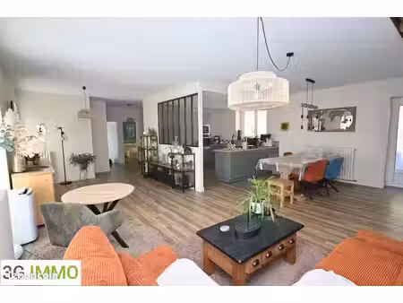 appartement t3 rénové | 96 m² traversant| terrasse et jardin / deux garages doubles