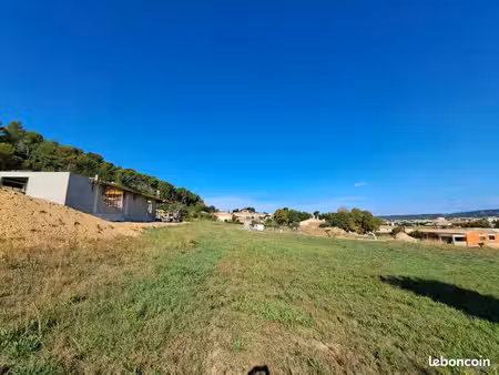 terrain à bâtir de 1200 m² à aix-en-provence (13)