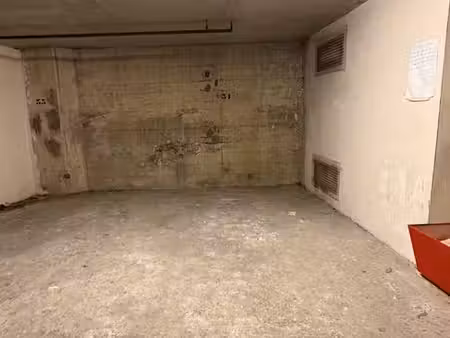 vente parking angle avenue hoche  paris 75008