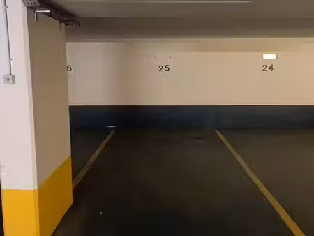 location place de parking 13m2