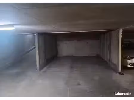 vends place parking 75011 rue de la fontaine au roi
