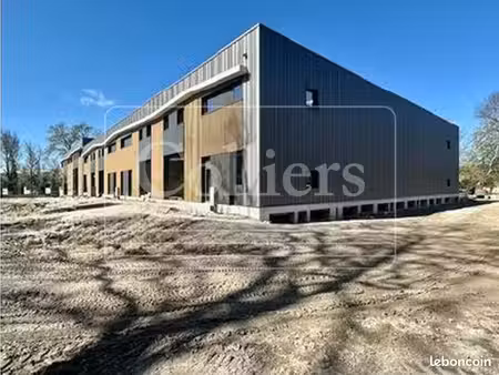 local d'activité 1 056 m²