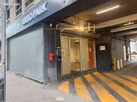 rare - local commercial 51 m2 au sein d’un parking public