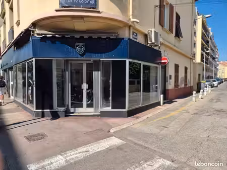 cession de droit au bail / bail commercial — 30 m²