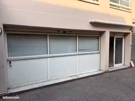local commercial  bureau  stockage