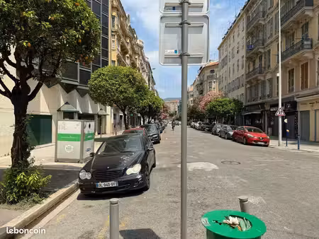 local commercial 106 m² nice