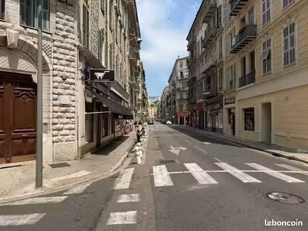 local commercial 263 m² nice