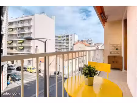location t3 endoume 65m2 avec balcon