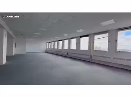 bureaux 68 m²