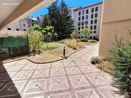 grand t3 proche jean-macé 80m²