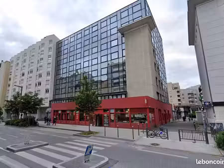 bureau charpennes - 61 m²