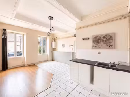 studio 1 pièce 31 m²