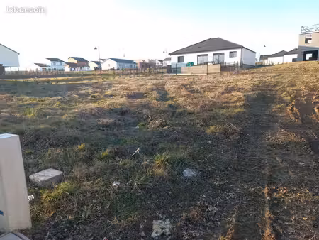 terrain constructible - 724 m²