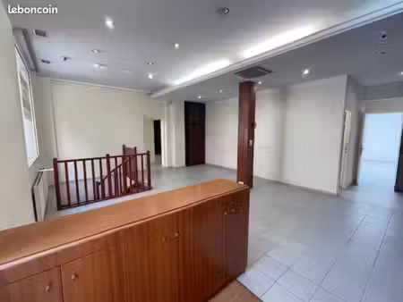 local commercial 132 m²