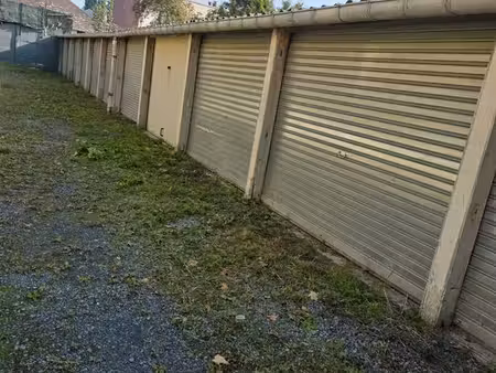 lot de 12 garages loués