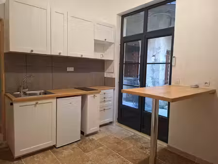 location - studio de 16 m2 proche arènes et préfecture