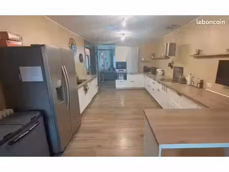 ? maison 200 m² – 5 chambres + bureau – terrain 1121 m² – 185 000