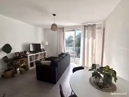 au croisé - appartement t2 terrasse et parking