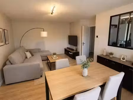 t2 59 m² avec balcon  vue puy de dôme & cathédrale – ascenseur  box & cave
