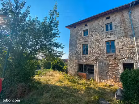 vend maison + terrain au brugeron 63880