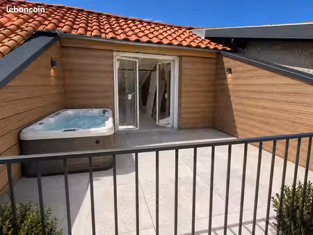 t4 duplex rénové – 100 m² au sol – 2 terrasses – 2 parkings – au calme