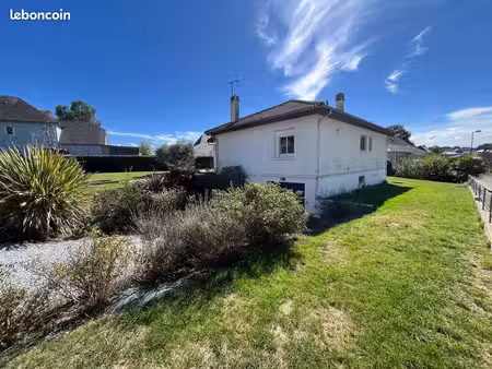 maison morlaas proche ecole et commerces de proximité à pied