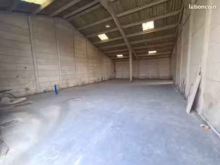 hangar a louer 215 m² site télésurveillé