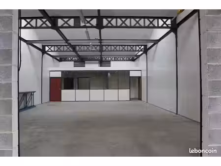 local d'activité - 136 m²