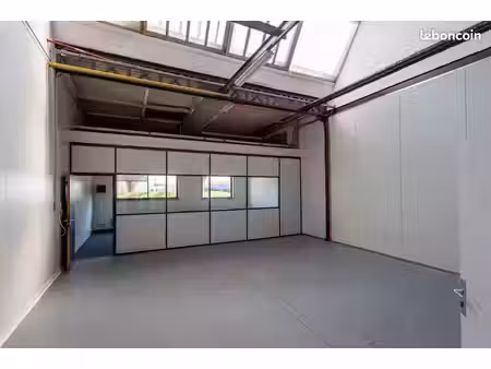 local d'activité - 72 m²