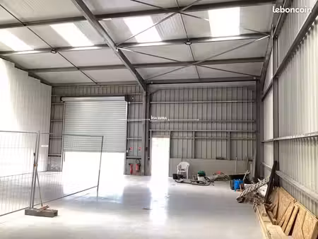 local industriel 210 m²