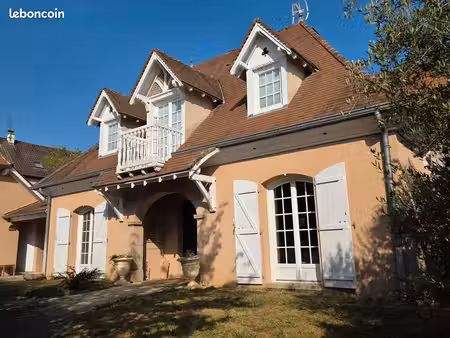 maison de charme sur terrain arboré