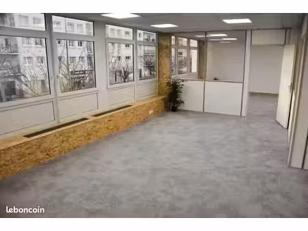 batiment mixte commerce et bureau libre d'occupation