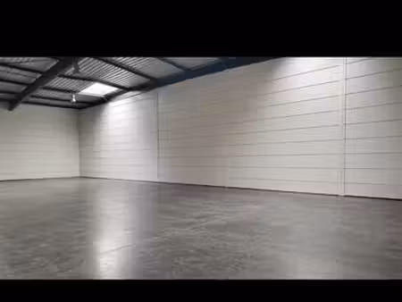 dépôt et bureaux commercial