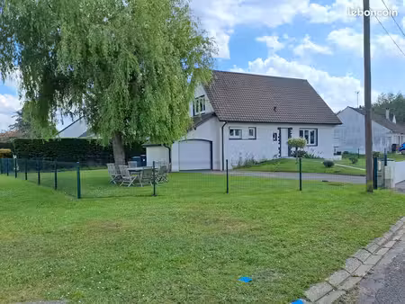 maison individuelle en bon état dans quartier résidentiel