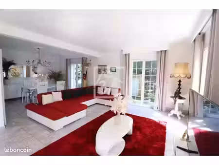 pavillon 8 pièces 207 m²